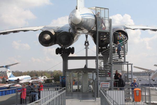 ジンスハイム自動車・技術博物館の屋上の飛行機