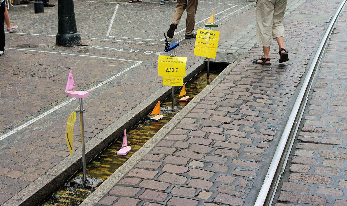 旧市街を流れるベッヒレ