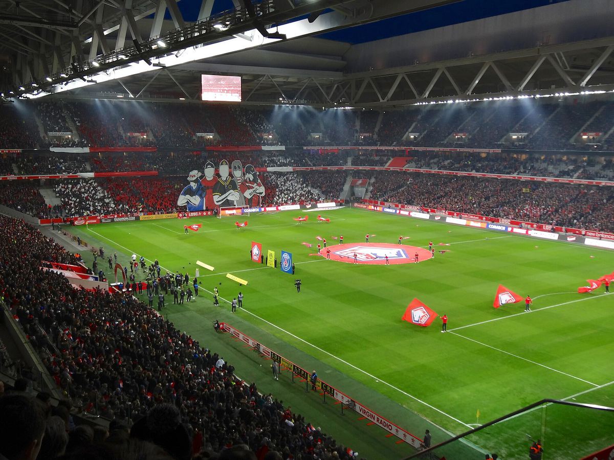 Decathlon Arena Stade Pierre-Mauroyのスタンド