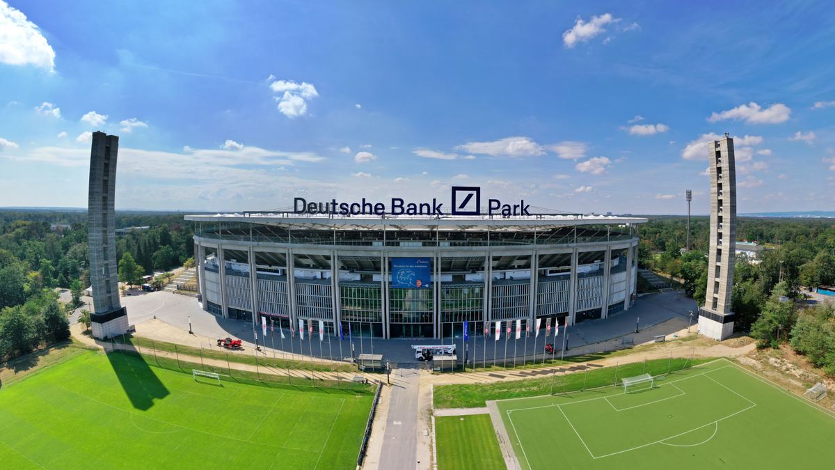 Deutsche Bank Parkの外観