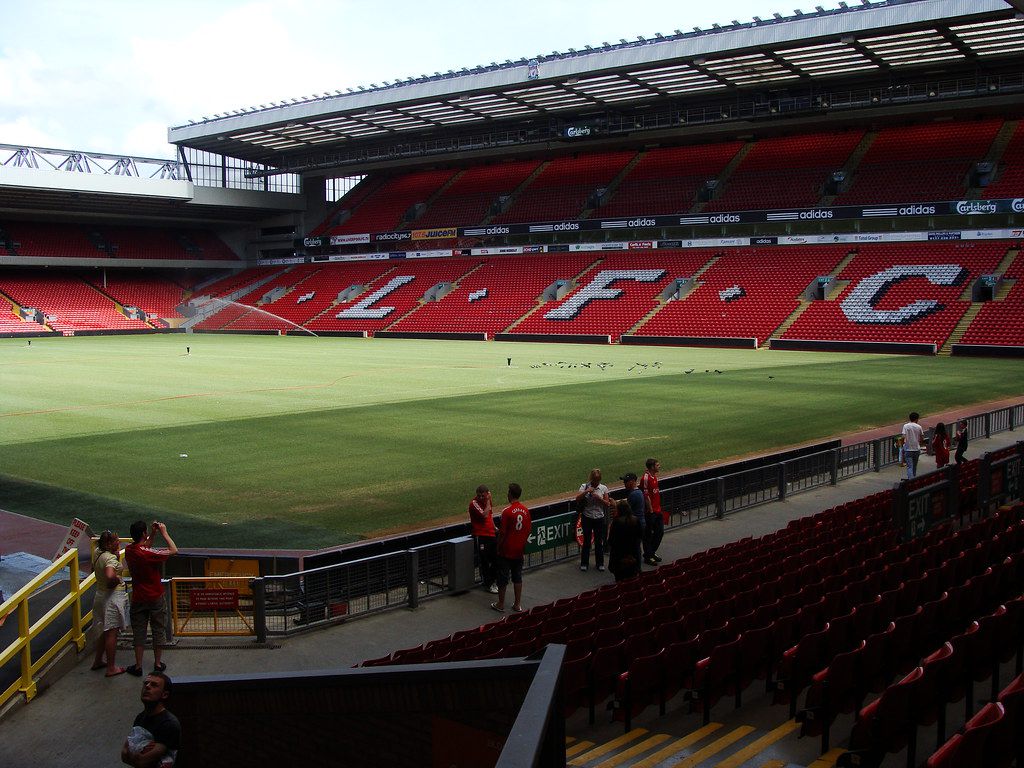 The Kop（ゴール裏）から見たピッチ