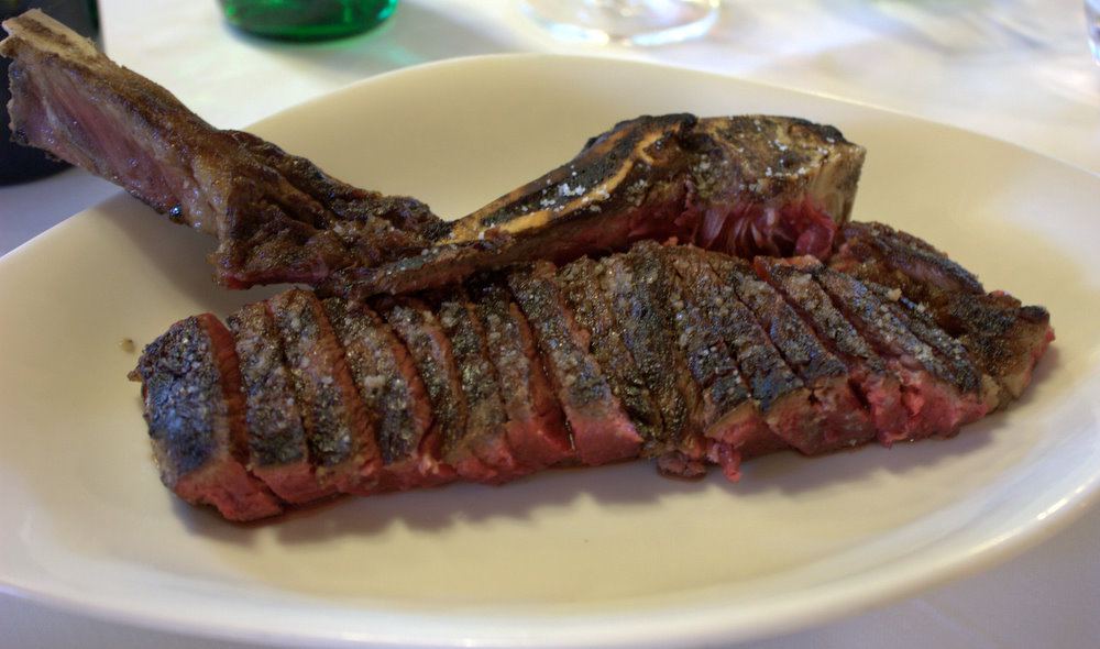 バスクの骨付き牛肉ステーキ（チュレタ）