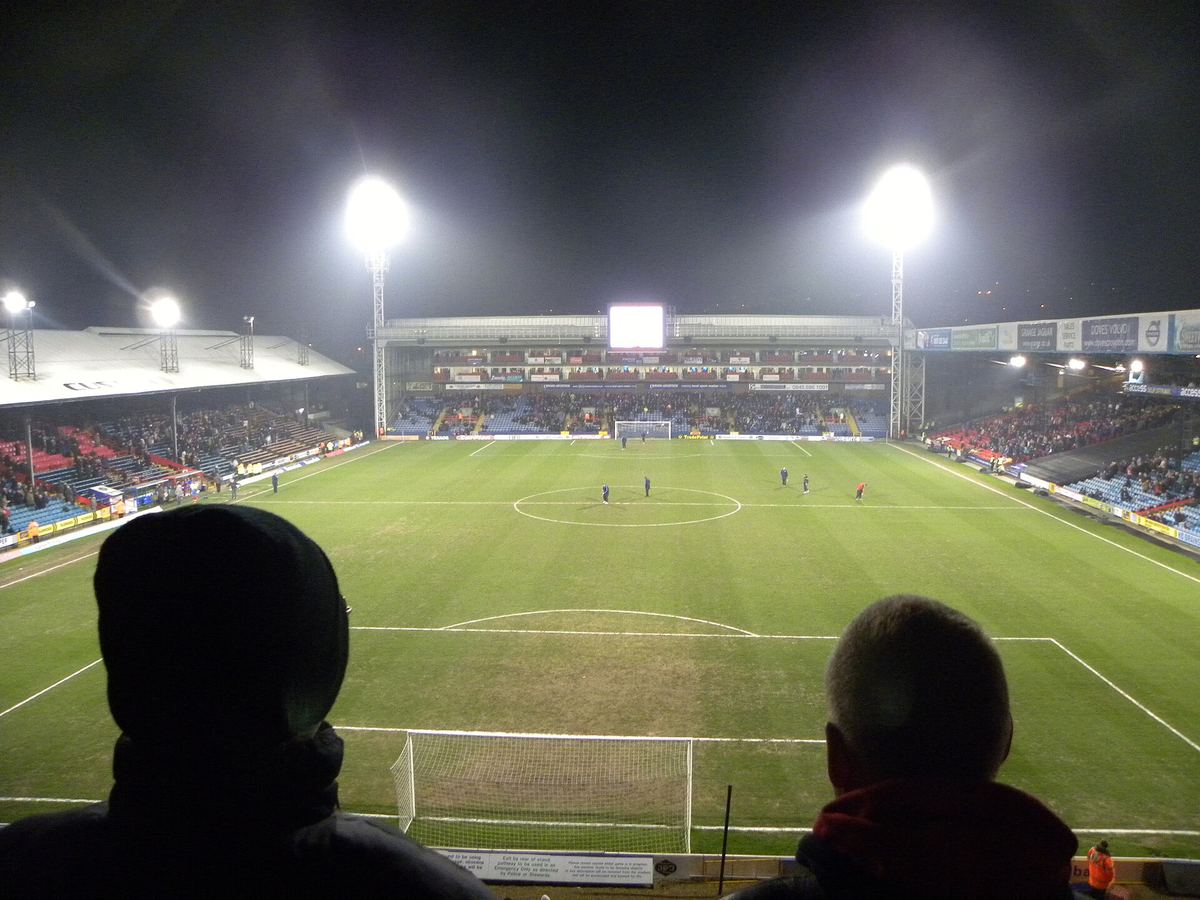 ゴール裏から見たSelhurst Parkのピッチ