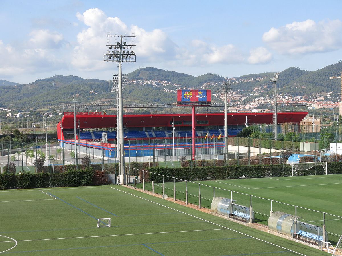 Ciutat Esportiva Joan GamperとEstadi Johan Cruyff